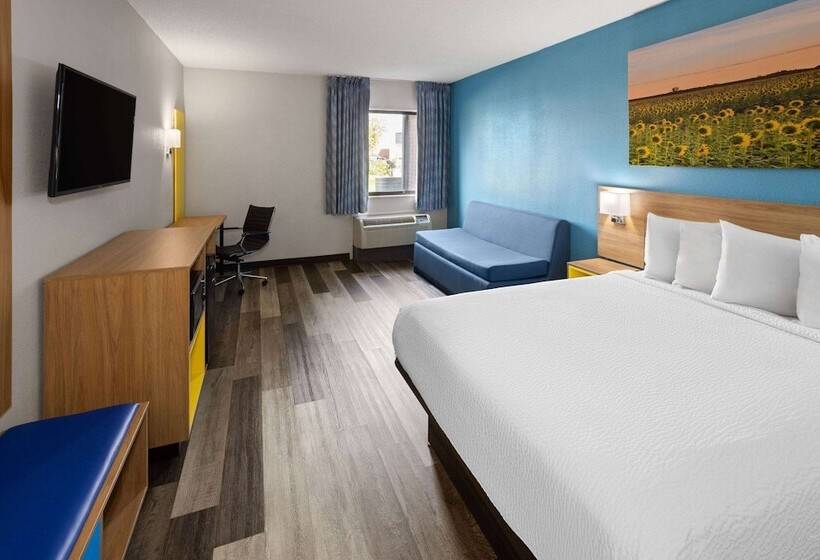 בית מלון כפרי Days Inn & Suites By Wyndham Northwest Indianapolis