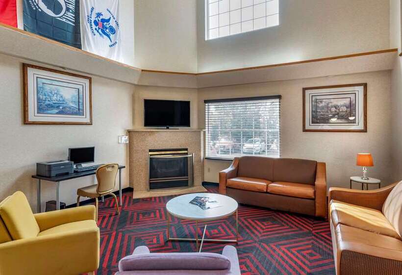 هتل Econo Lodge North Academy
