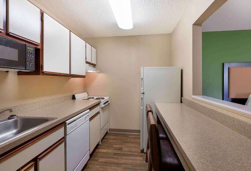 هتل Extended Stay America Suites  Cleveland  Great Northern Mall