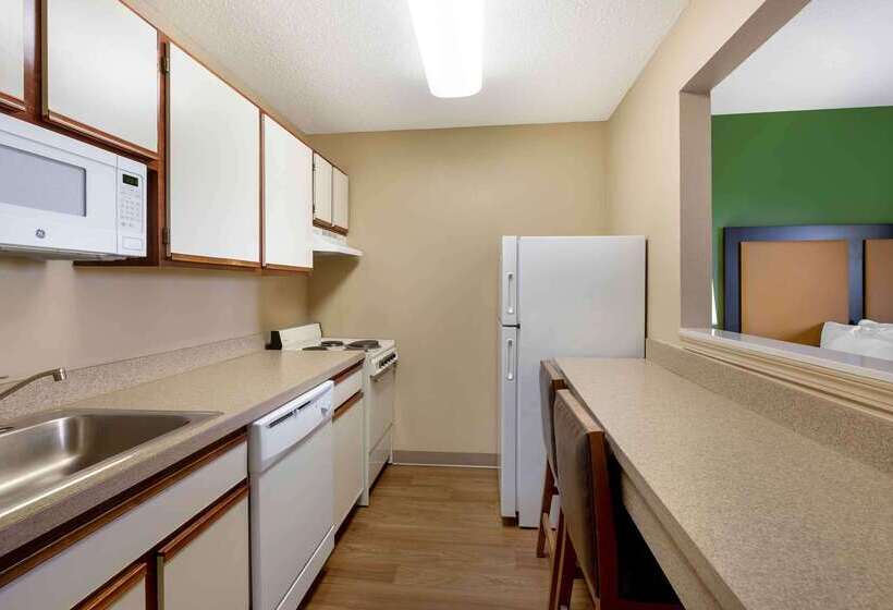 هتل Extended Stay America Suites  Cleveland  Great Northern Mall