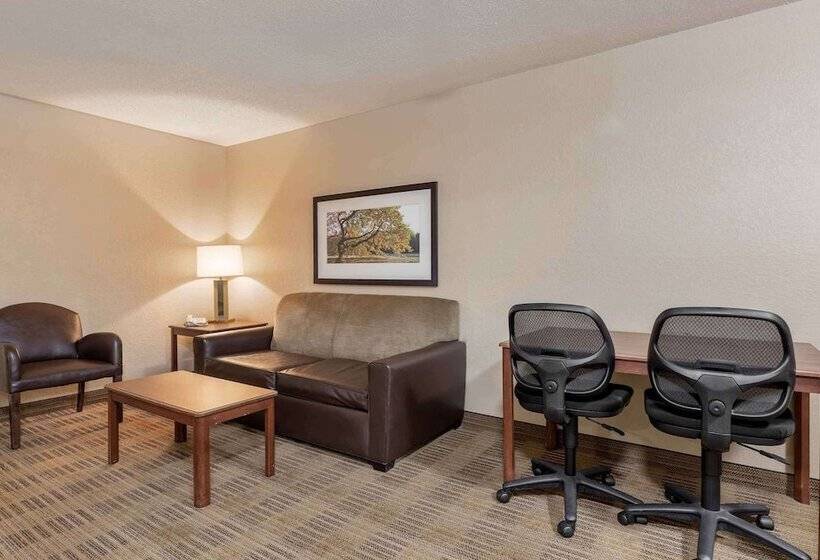 هتل Extended Stay America Suites  Cleveland  Great Northern Mall