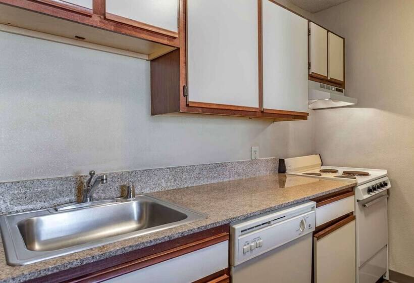 هتل Extended Stay America Suites  Cleveland  Great Northern Mall