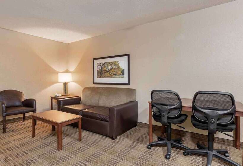 هتل Extended Stay America Suites  Cleveland  Great Northern Mall