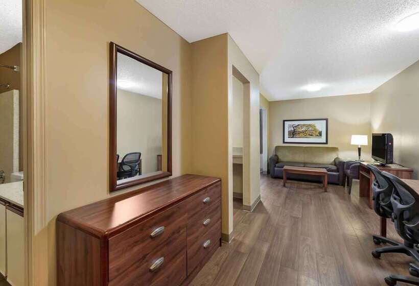 هتل Extended Stay America Suites  Cleveland  Great Northern Mall