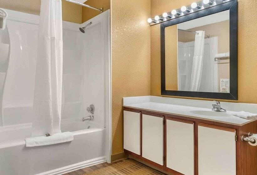 هتل Extended Stay America Select Suites   Detroit   Ann Arbor   University South