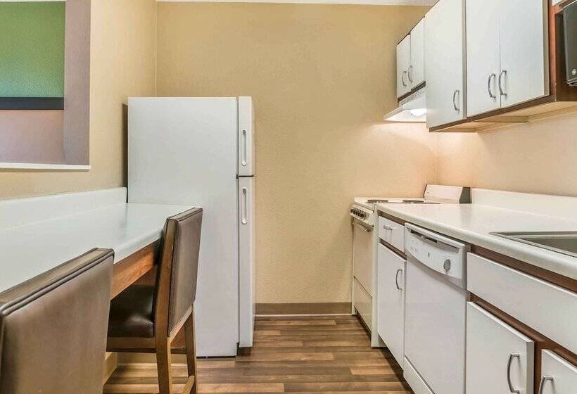 هتل Extended Stay America Select Suites   Detroit   Ann Arbor   University South