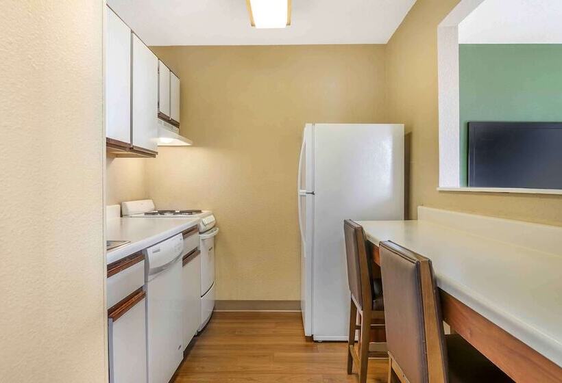 هتل Extended Stay America Select Suites   Detroit   Ann Arbor   University South