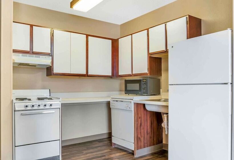 هتل Extended Stay America Select Suites   Detroit   Ann Arbor   University South