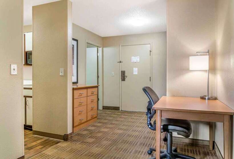 هتل Extended Stay America Select Suites   Detroit   Ann Arbor   University South
