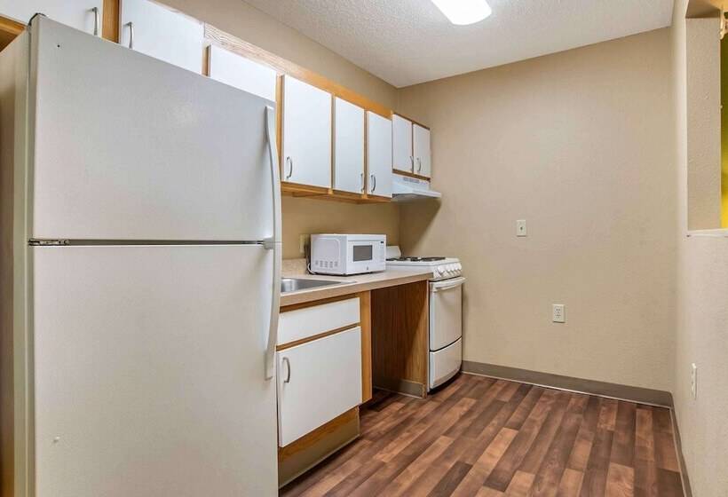 هتل Suburban Studios Montgomery East I 85