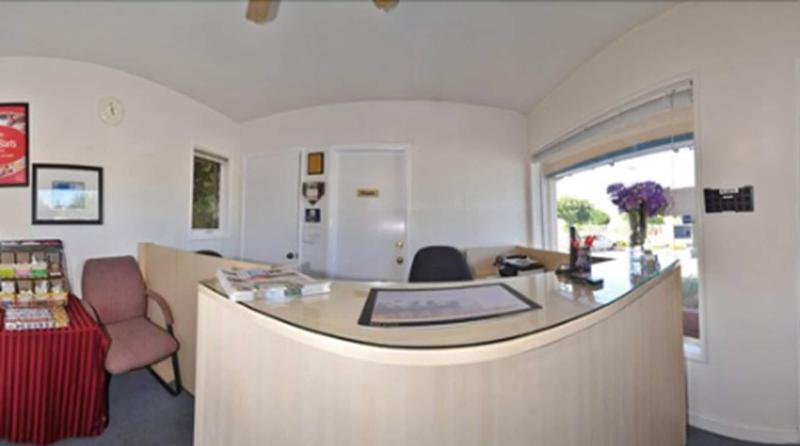 בית מלון כפרי Marinwood Inn & Suites