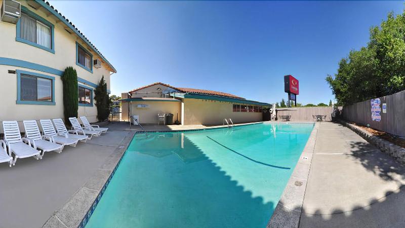 בית מלון כפרי Marinwood Inn & Suites