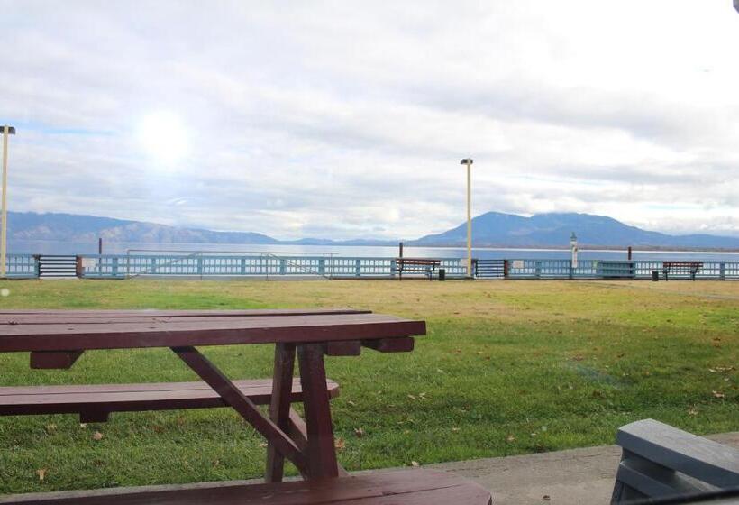 فندق Skylark Shores Resort