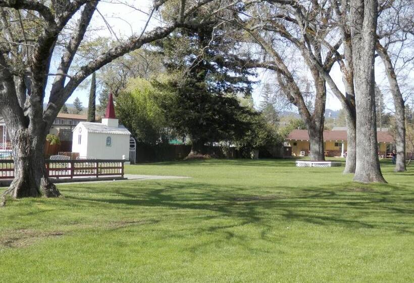 فندق Skylark Shores Resort