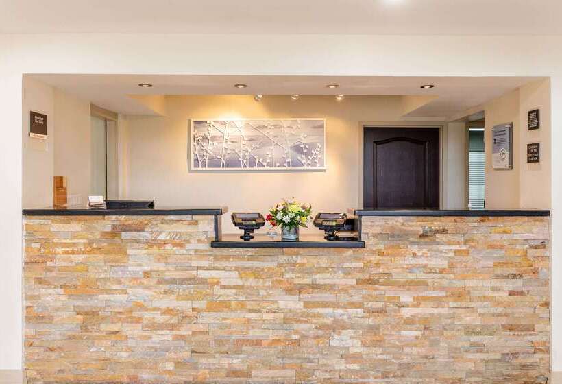 هتل Sleep Inn On The Beach