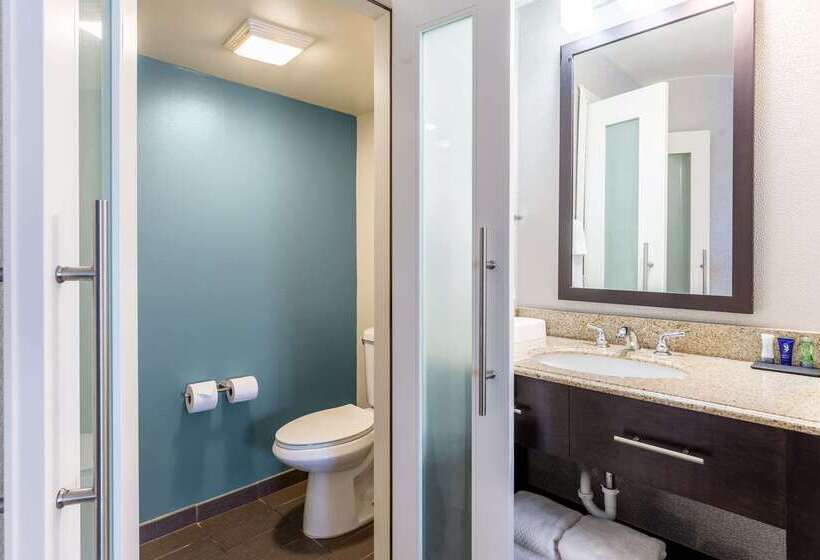 هتل Sleep Inn On The Beach