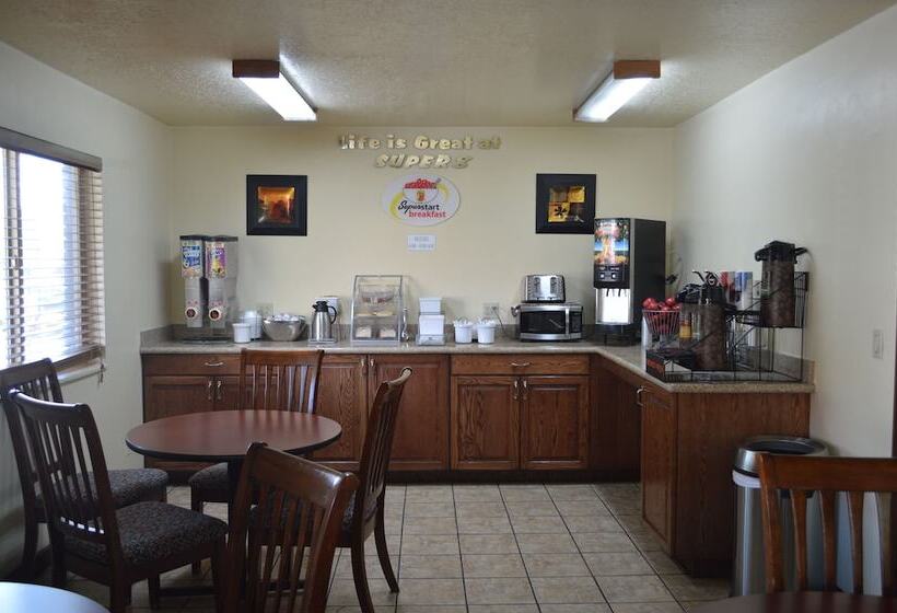هتل Super 8 By Wyndham St. George Ut