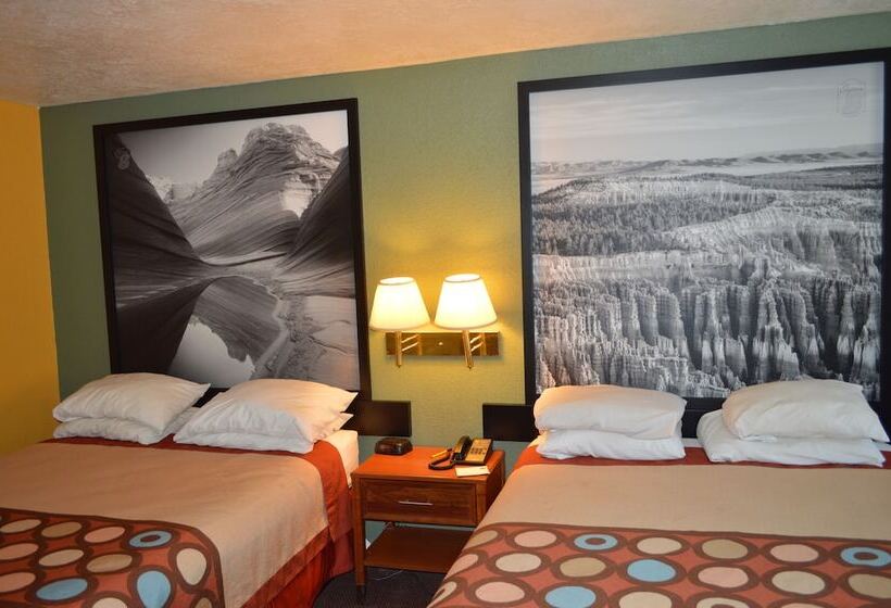 هتل Super 8 By Wyndham St. George Ut