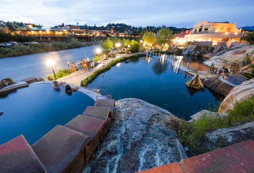 בית מלון כפרי The Springs Resort & Spa