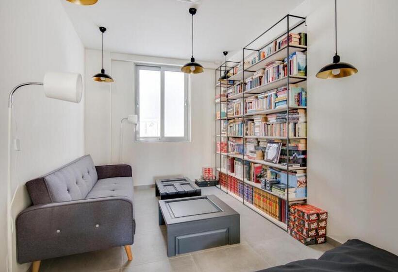 Общежитие Selina Athens Theatrou