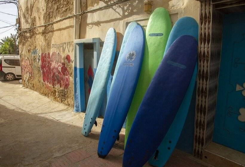 تختخواب و صبحانه Amayour Surf Hostel