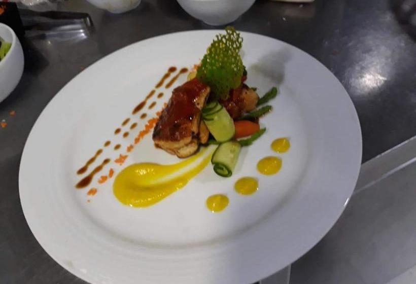 فندق Luxury Inn Matale