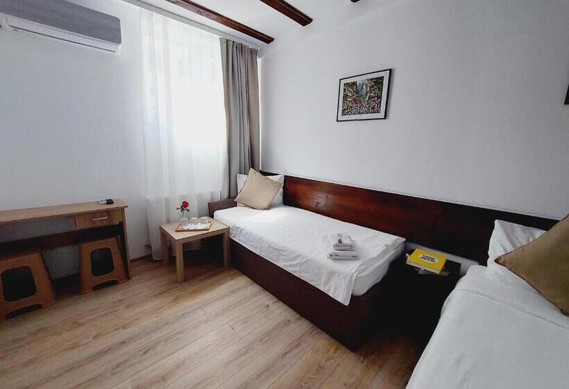 تختخواب و صبحانه Confort Inn