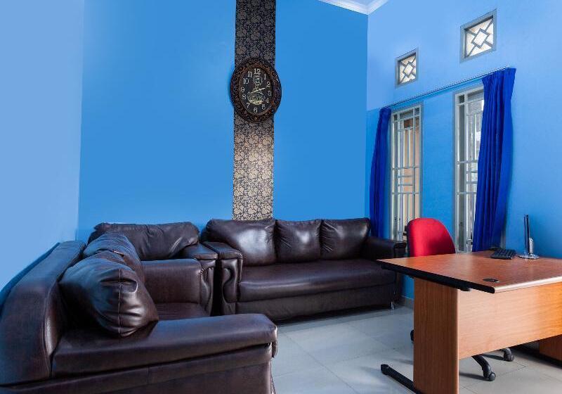 فندق Oyo 2923 Lavenia Kost 2