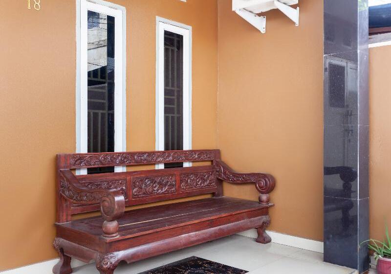 فندق Oyo 2923 Lavenia Kost 2