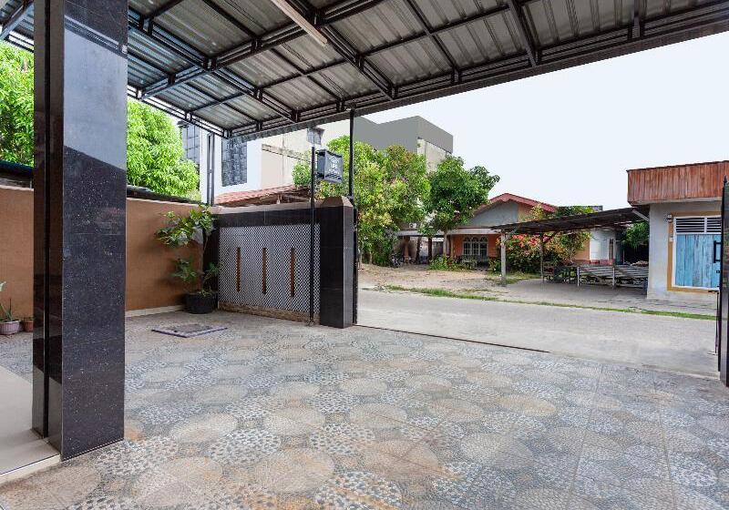 فندق Oyo 2923 Lavenia Kost 2