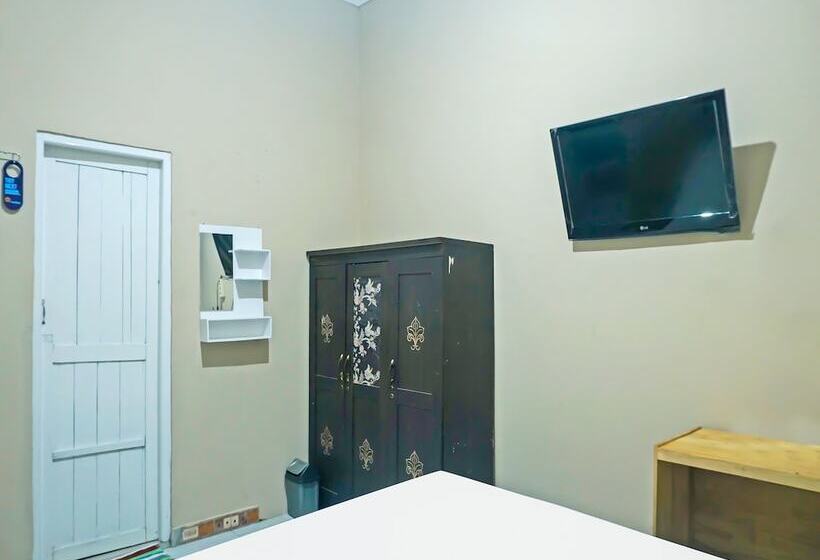 هتل Oyo 2954 Aulia Homestay