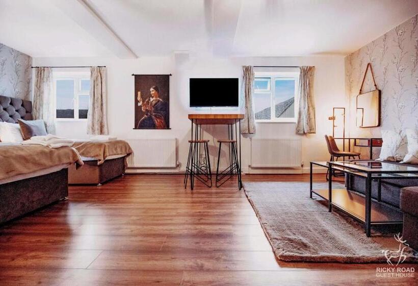 تختخواب و صبحانه Ricky Road Guest House   Wizard Studio Room Available To Book Now