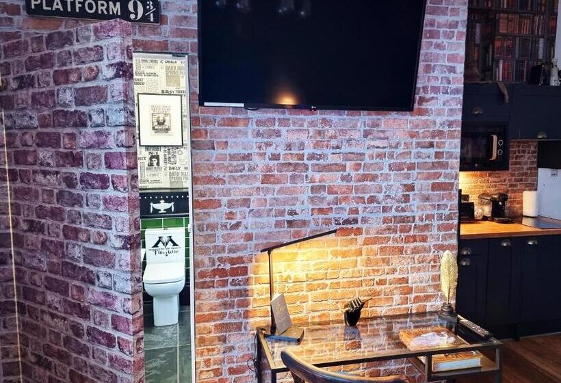 تختخواب و صبحانه Ricky Road Guest House   Wizard Studio Room Available To Book Now