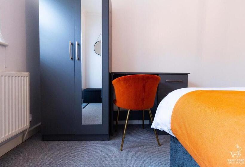 تختخواب و صبحانه Ricky Road Guest House   Wizard Studio Room Available To Book Now