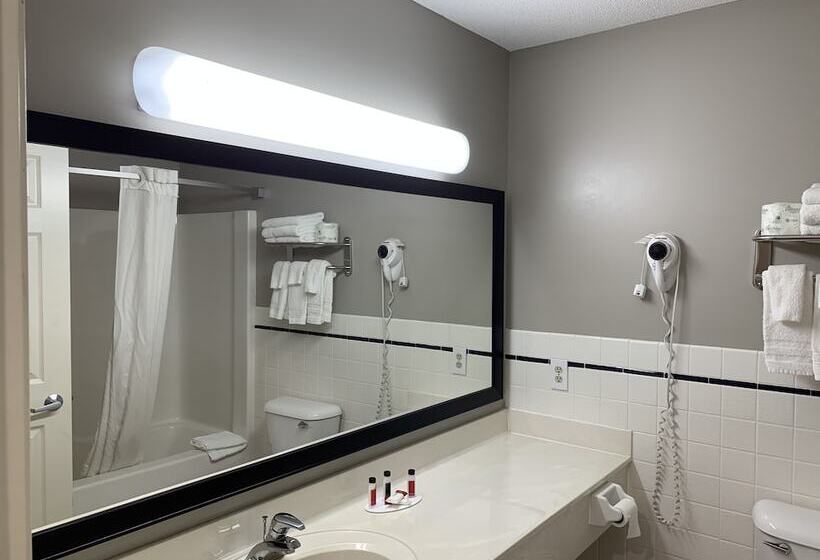 فندق Baymont Inn Baldwin