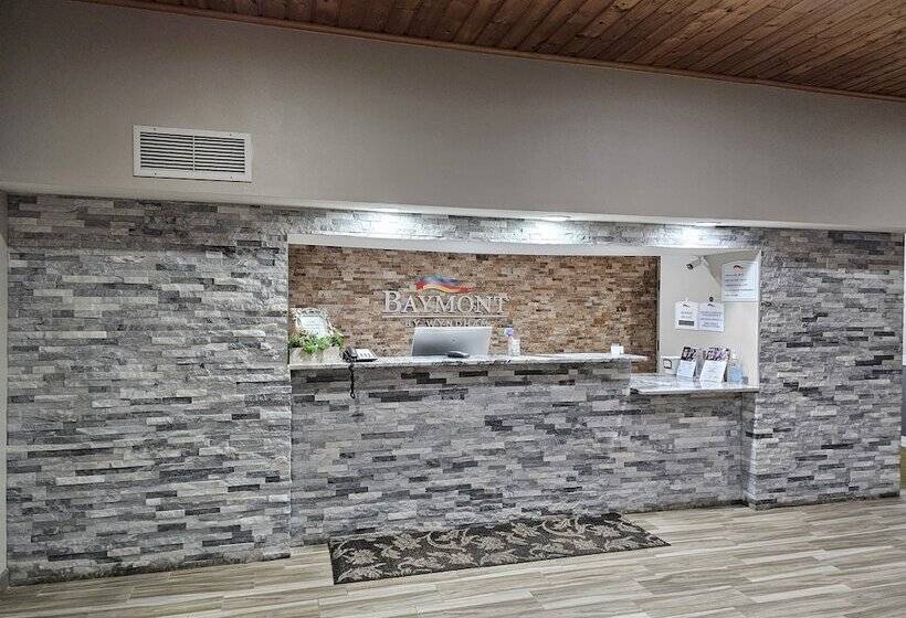 فندق Baymont Inn Baldwin