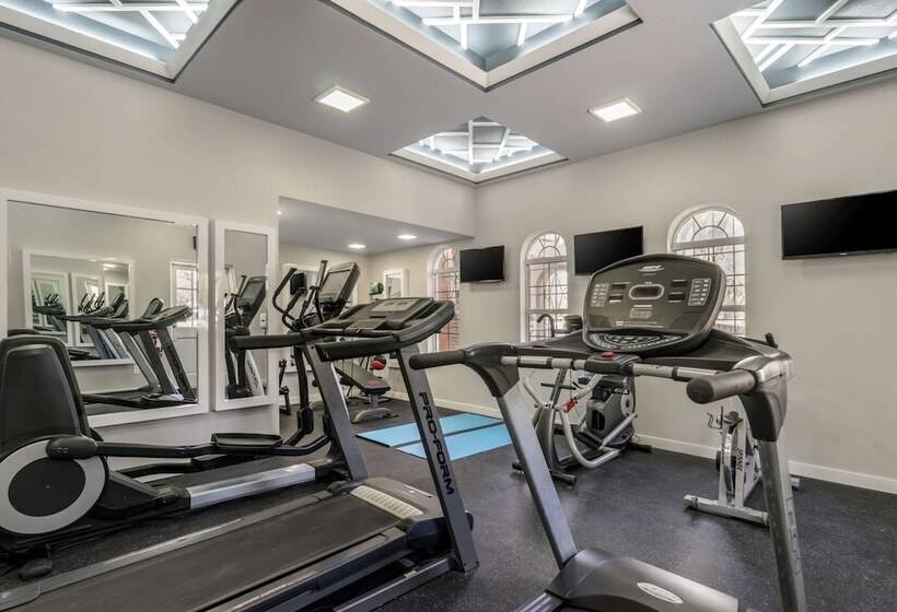 فندق Clarion Pointe Tampa Brandon Near Fairgrounds And Casino