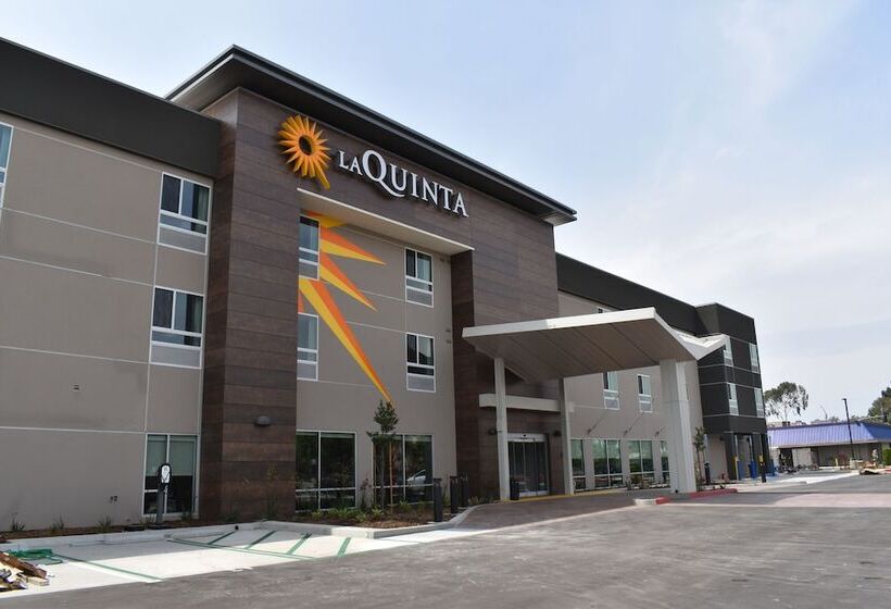 Отель Laquinta Inn & Suites By Wyndham San Bernardino