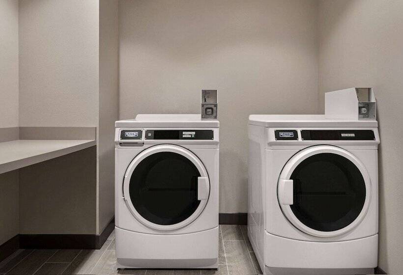 Отель Laquinta Inn & Suites By Wyndham San Bernardino