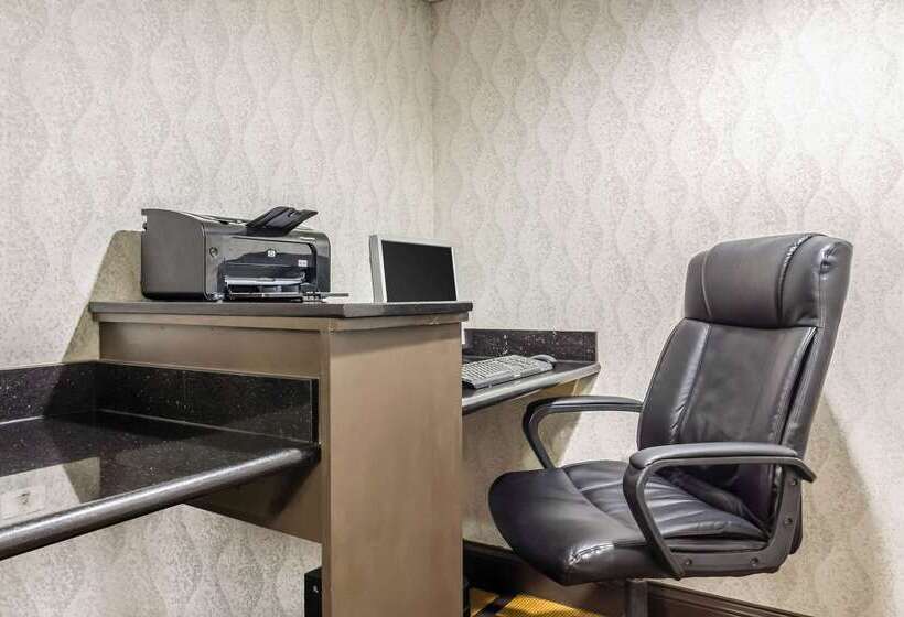בית מלון כפרי Quality Inn & Suites Arden Hills   Saint Paul North