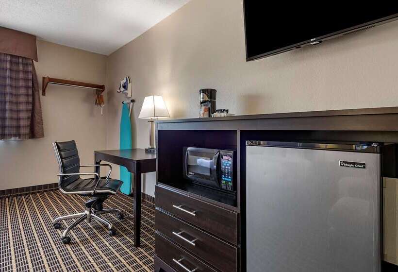 ホテル Quality Inn & Suites Warren