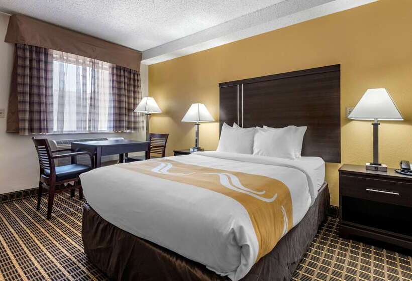 ホテル Quality Inn & Suites Warren
