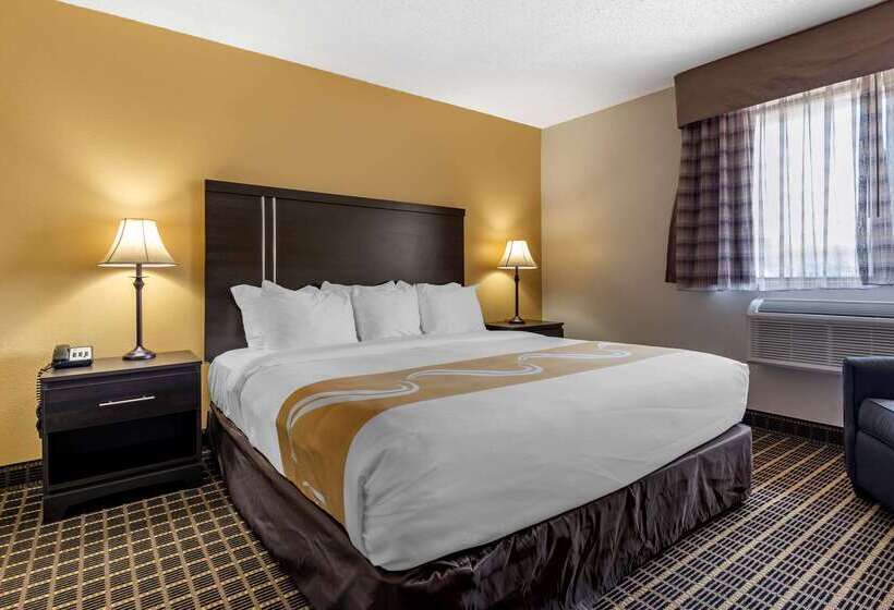 ホテル Quality Inn & Suites Warren