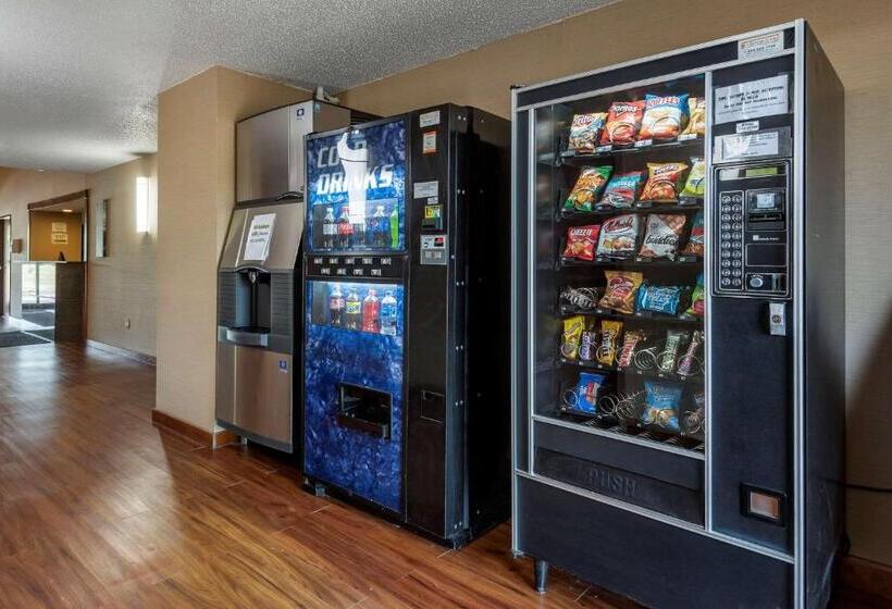 ホテル Quality Inn & Suites Warren
