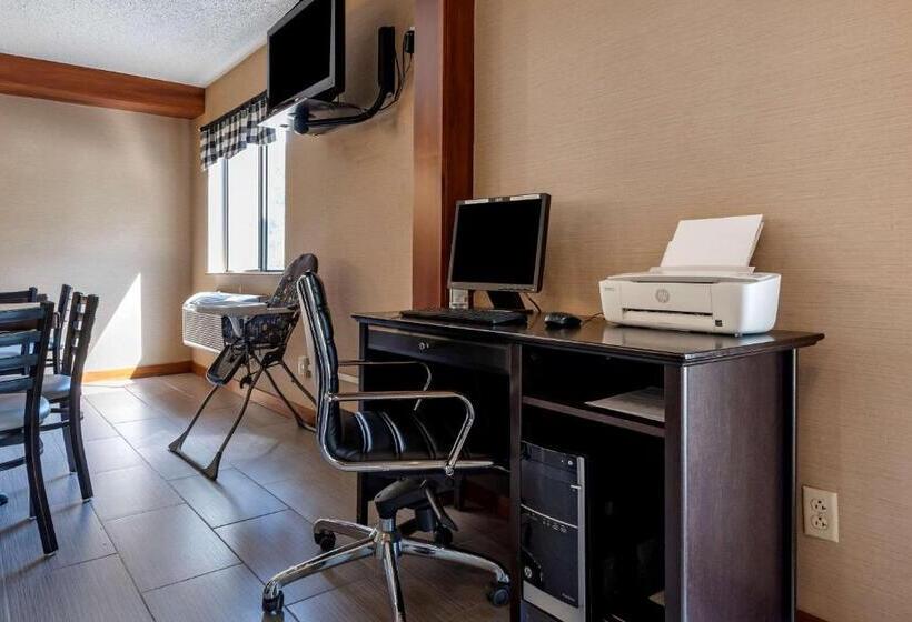 ホテル Quality Inn & Suites Warren