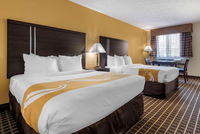 ホテル Quality Inn & Suites Warren