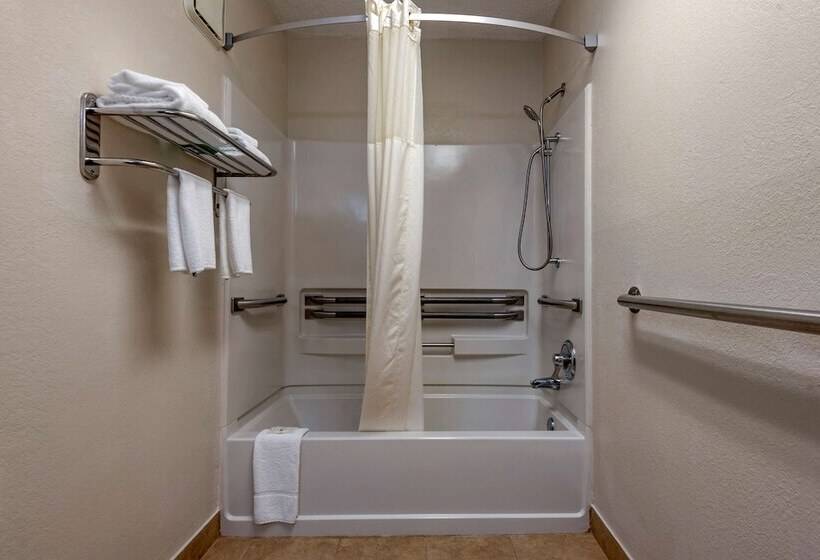 ホテル Quality Inn & Suites Warren