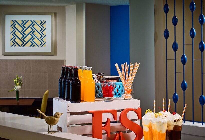 Отель Sonesta Es Suites Orlando Lake Buena Vista