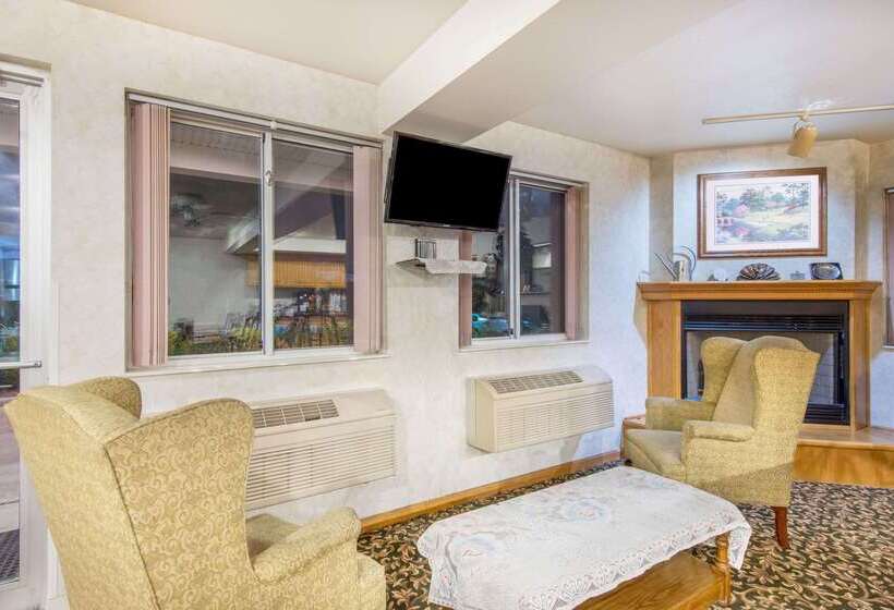 ホテル Super 8 By Wyndham West Middlesex/sharon Area
