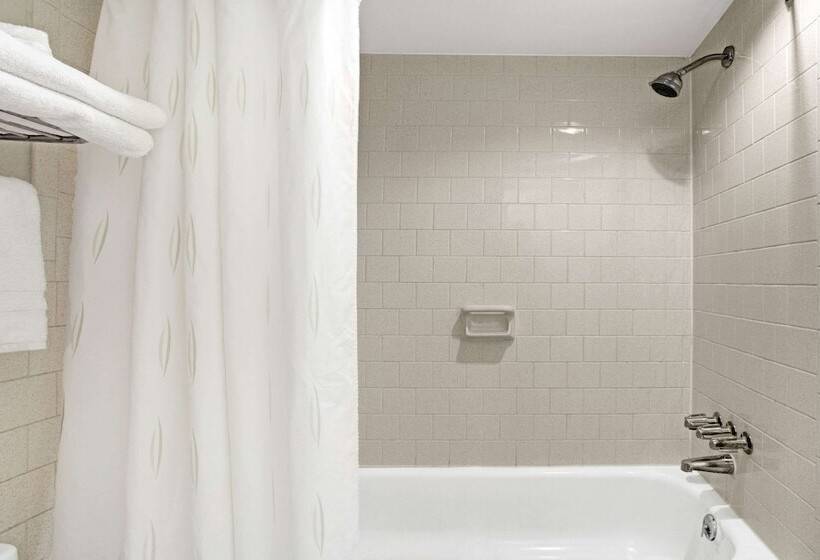 هتل Super 8 By Wyndham Williamsburg/historic Area